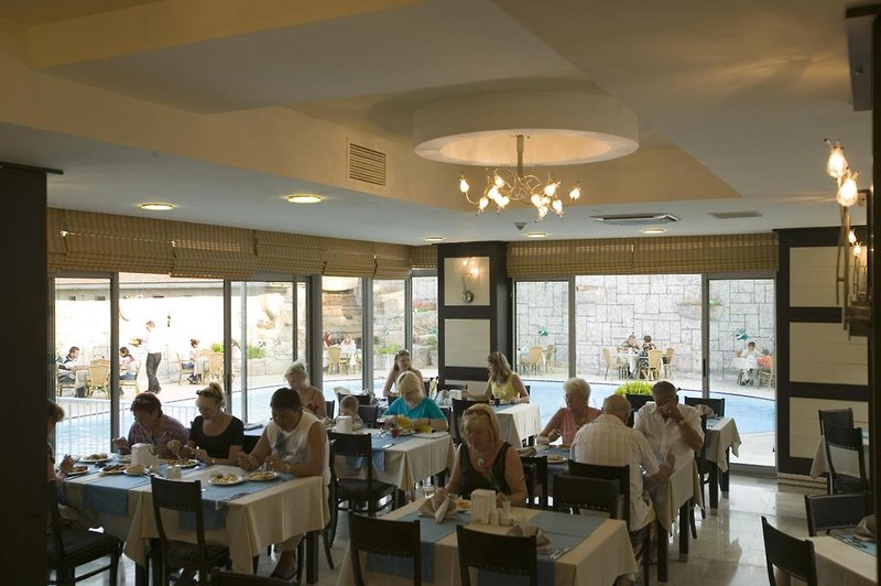 Lavitas Hotel 6
