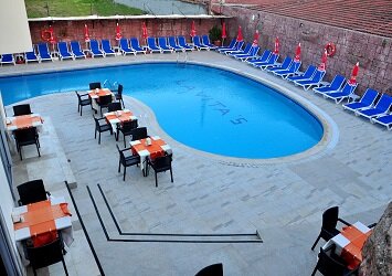 Lavitas Hotel 8