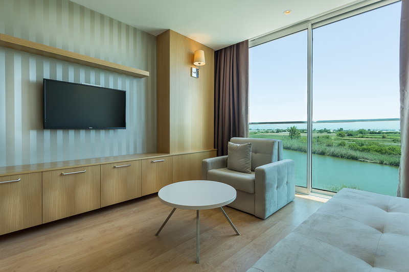 Aska River Suites 10