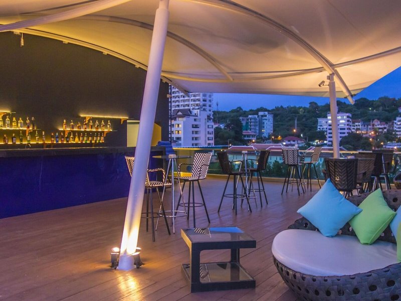 Unique Regency Hotel  31