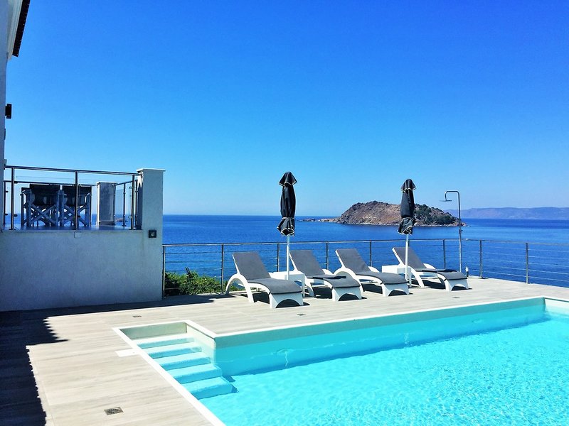 Eleia Seafront Villas 4