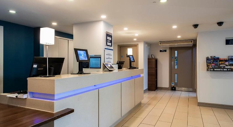 Holiday Inn Express 4