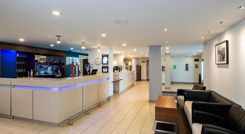 Holiday Inn Express 5