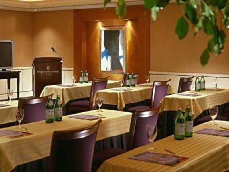 Four Seasons Hotel Amman 13