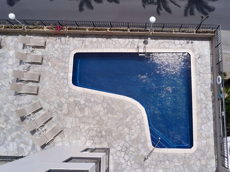 Aqua Palms Waikiki 6