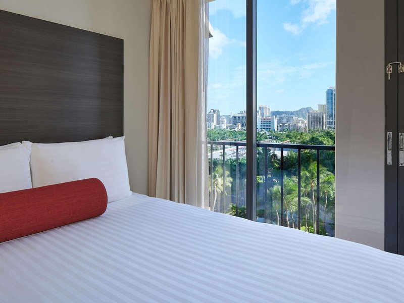 Aqua Palms Waikiki 20