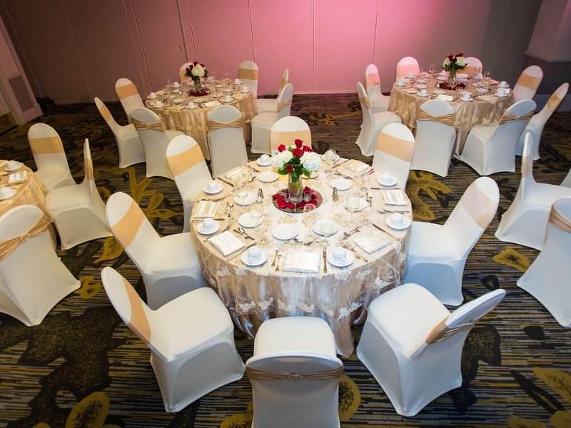 Embassy Suites Hotel Anaheim North 16