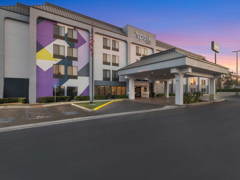 Hampton Inn Bakersfield-Central 3 - Exterior