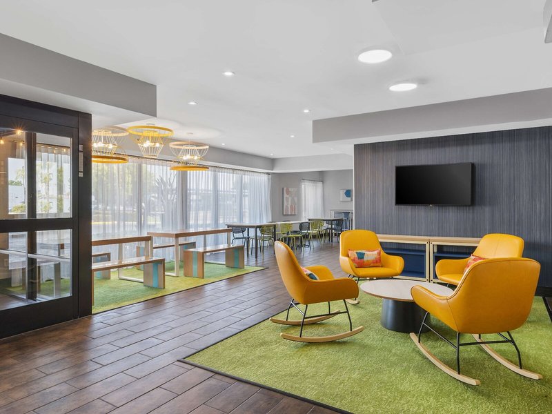 Hampton Inn Bakersfield-Central 7 - Lounge / Lobby