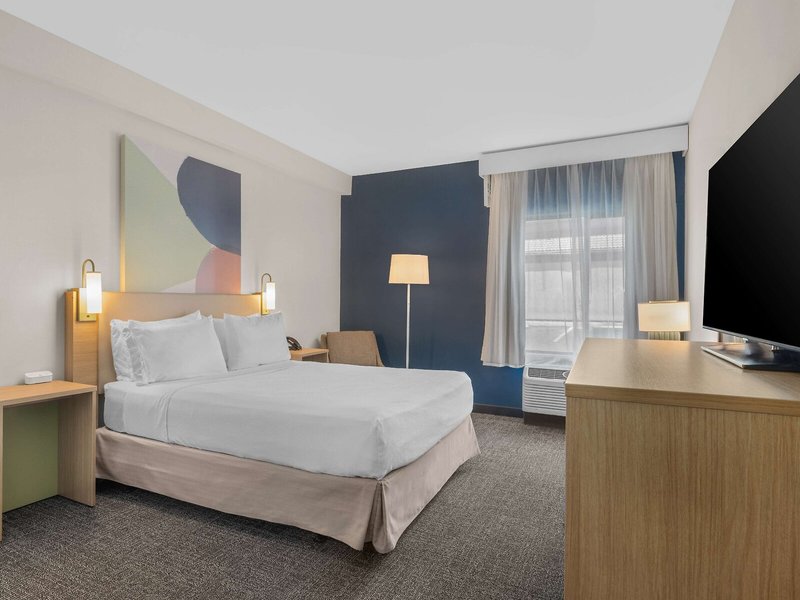 Hampton Inn Bakersfield-Central 18 - Room Example