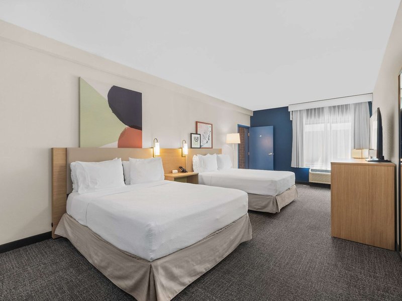 Hampton Inn Bakersfield-Central 19 - Room Example