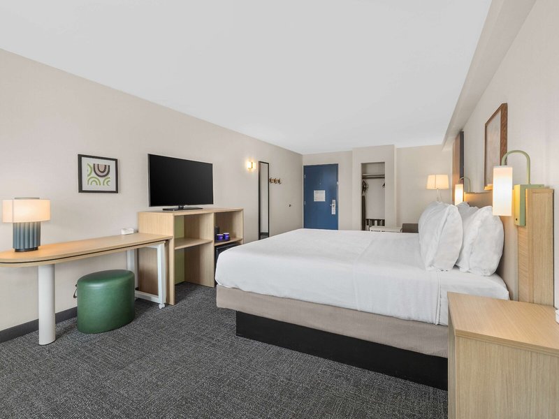 Hampton Inn Bakersfield-Central 28 - Room Example