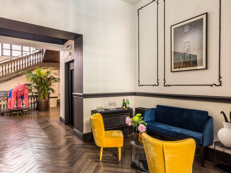 The H´All Tailor Suite 6