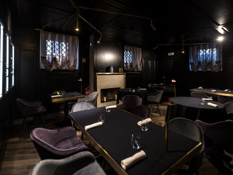 The H´All Tailor Suite 8