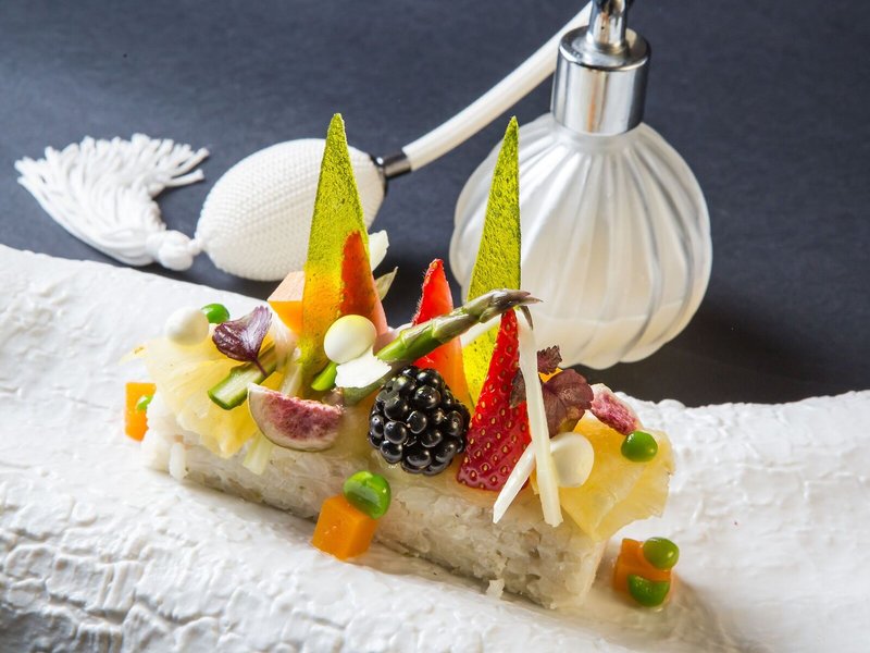 The H´All Tailor Suite 10