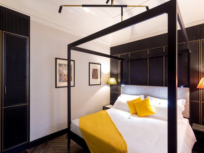 The H´All Tailor Suite 24