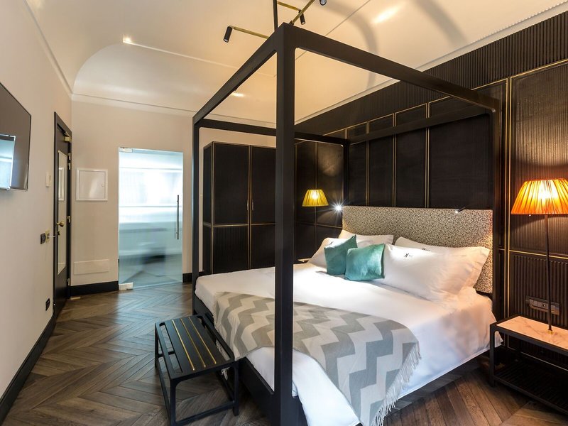 The H´All Tailor Suite 26
