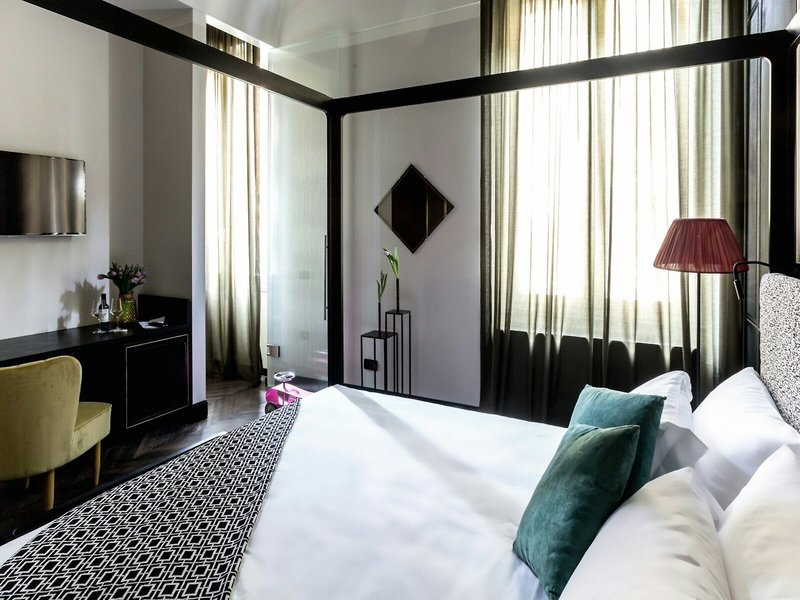 The H´All Tailor Suite 30