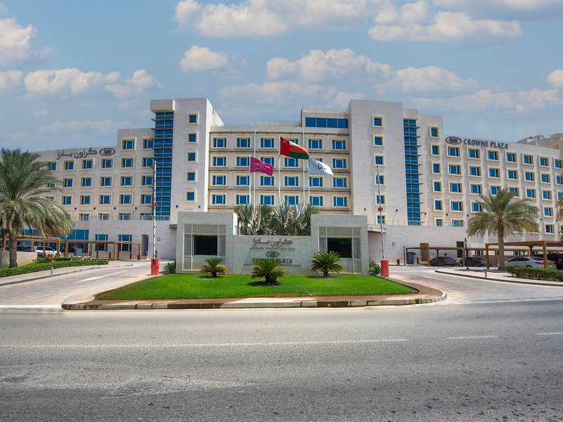 Crowne Plaza Muscat OCEC 4