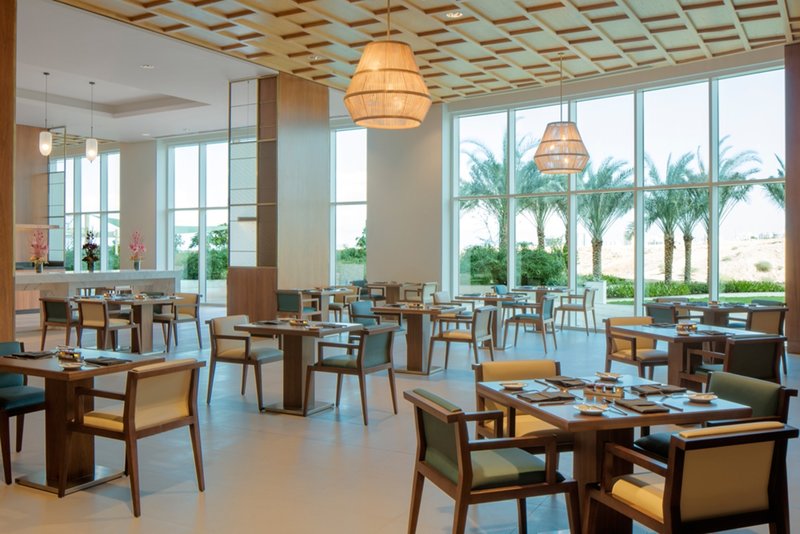 Crowne Plaza Muscat OCEC 4