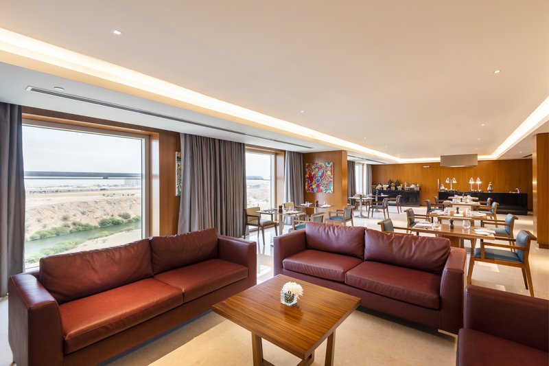 Crowne Plaza Muscat OCEC 4