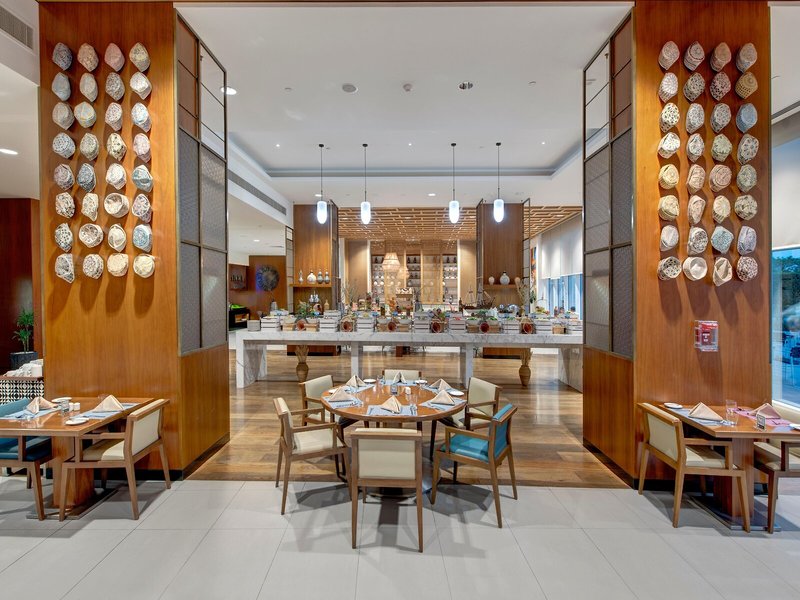 Crowne Plaza Muscat OCEC 27