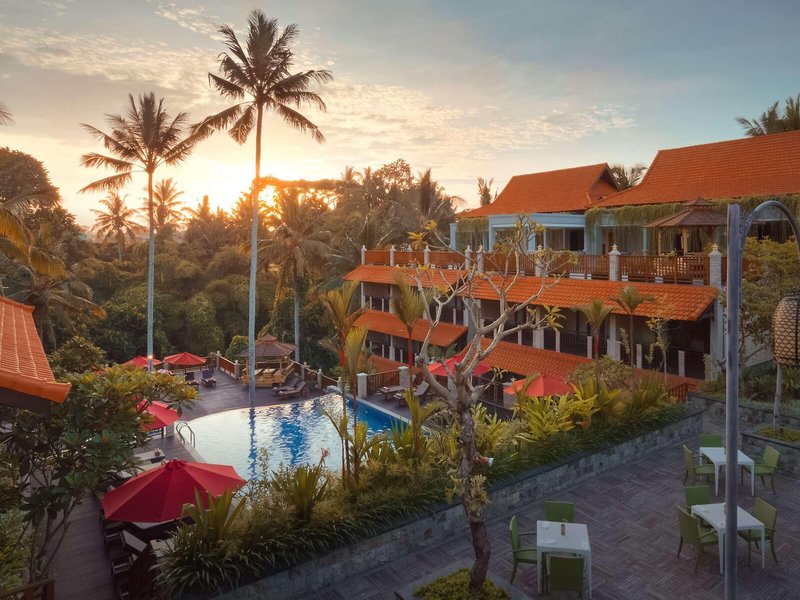 Best Western Premier Agung Resort 7 - Outdoor Pool