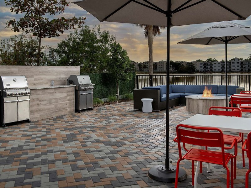 Home2 Suites by Hilton Miami Airport South Blue Lagoon 10