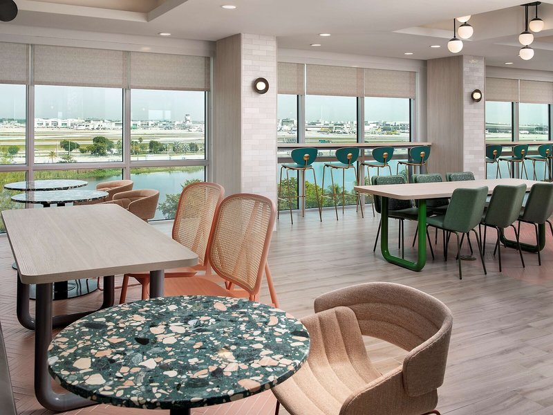Home2 Suites by Hilton Miami Airport South Blue Lagoon 11