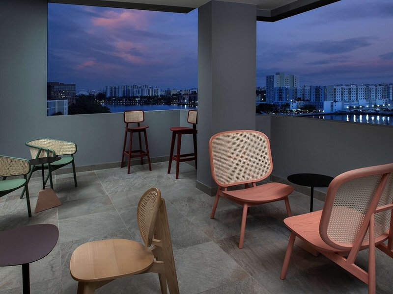 Home2 Suites by Hilton Miami Airport South Blue Lagoon 12