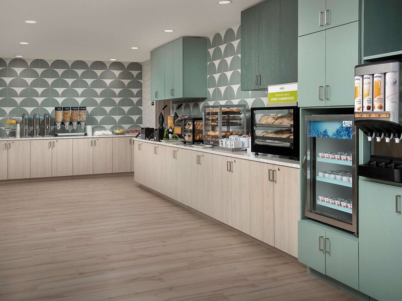 Home2 Suites by Hilton Miami Airport South Blue Lagoon 13