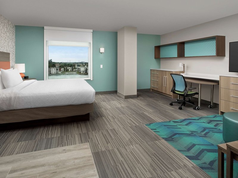 Home2 Suites by Hilton Miami Airport South Blue Lagoon 17