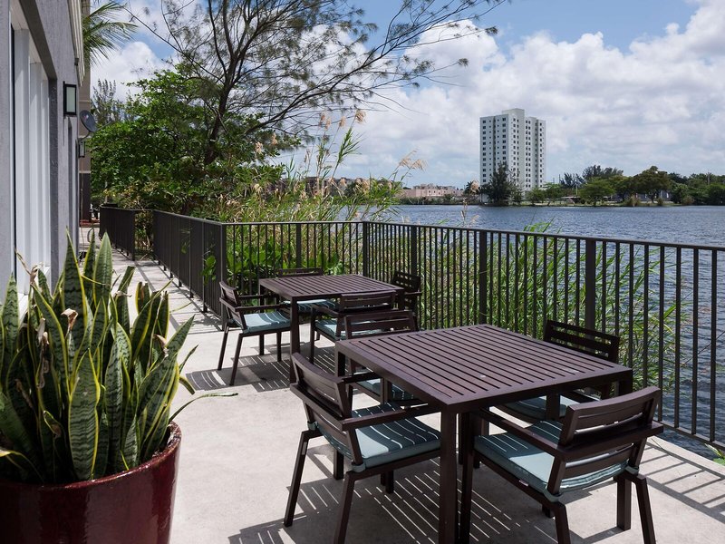 Homewood Suites Miami Airport / Blue Lagoon 6