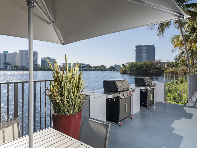 Homewood Suites Miami Airport / Blue Lagoon 8