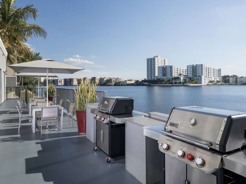 Homewood Suites Miami Airport / Blue Lagoon 9