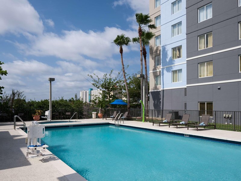 Homewood Suites Miami Airport / Blue Lagoon 10