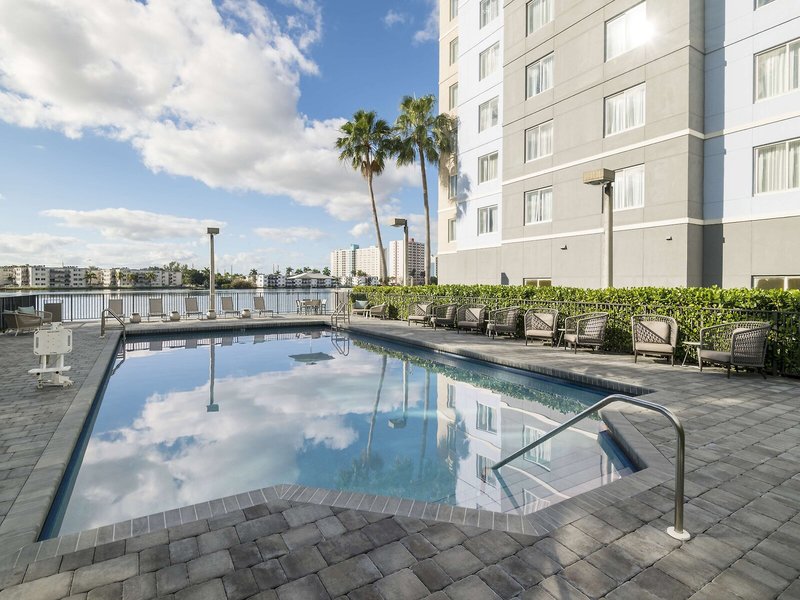 Homewood Suites Miami Airport / Blue Lagoon 13