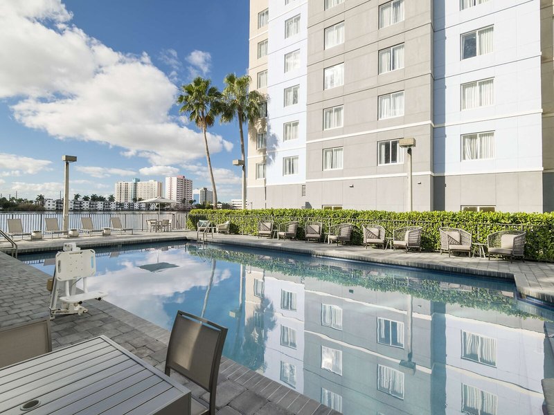 Homewood Suites Miami Airport / Blue Lagoon 16