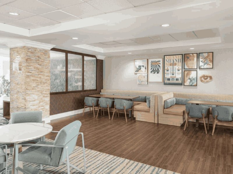 Homewood Suites Miami Airport / Blue Lagoon 18