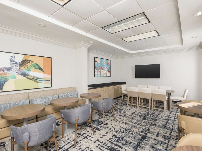 Homewood Suites Miami Airport / Blue Lagoon 19