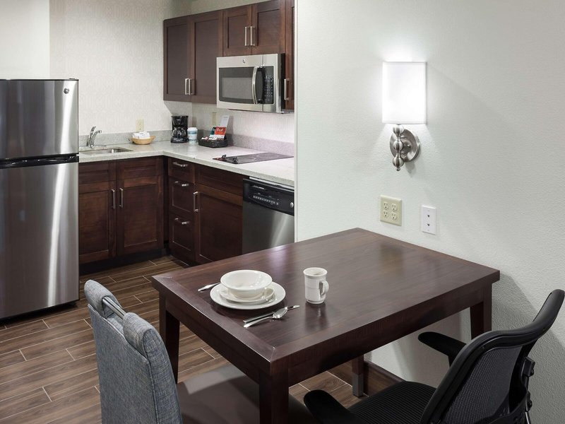Homewood Suites Miami Airport / Blue Lagoon 23