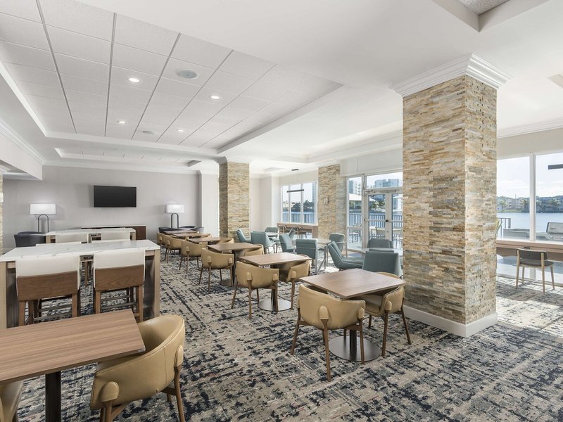 Homewood Suites Miami Airport / Blue Lagoon 25