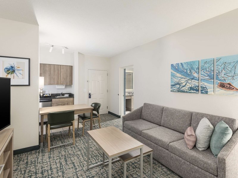 Homewood Suites Miami Airport / Blue Lagoon 26
