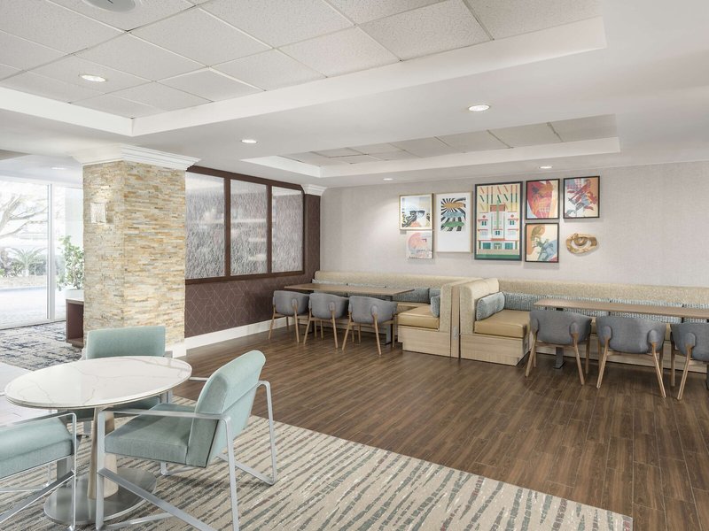 Homewood Suites Miami Airport / Blue Lagoon 27