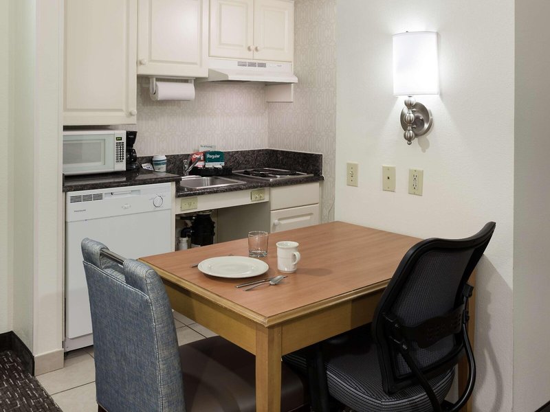 Homewood Suites Miami Airport / Blue Lagoon 29