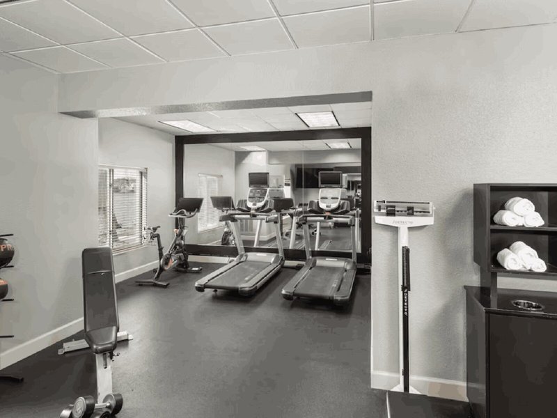 Homewood Suites Miami Airport / Blue Lagoon 33