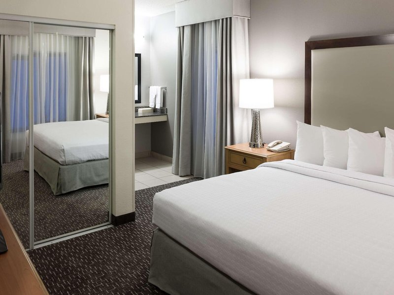Homewood Suites Miami Airport / Blue Lagoon 34