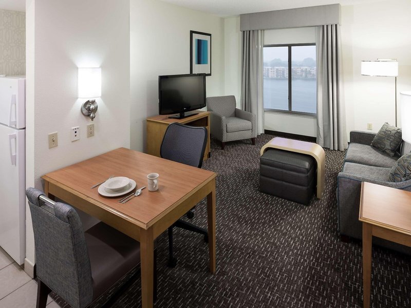 Homewood Suites Miami Airport / Blue Lagoon 36