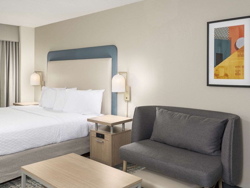 Homewood Suites Miami Airport / Blue Lagoon 38