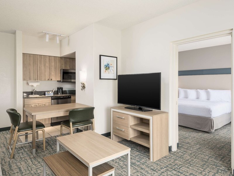 Homewood Suites Miami Airport / Blue Lagoon 42